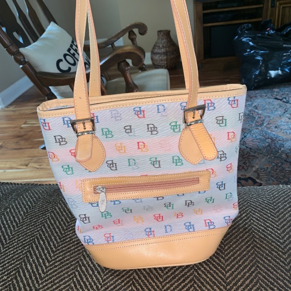 Dooney and Bourke shoulder bag - Picture 3 of 4